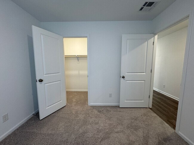 Foto del edificio - 3 BR 2Ba Brand New with All Appliances! In...