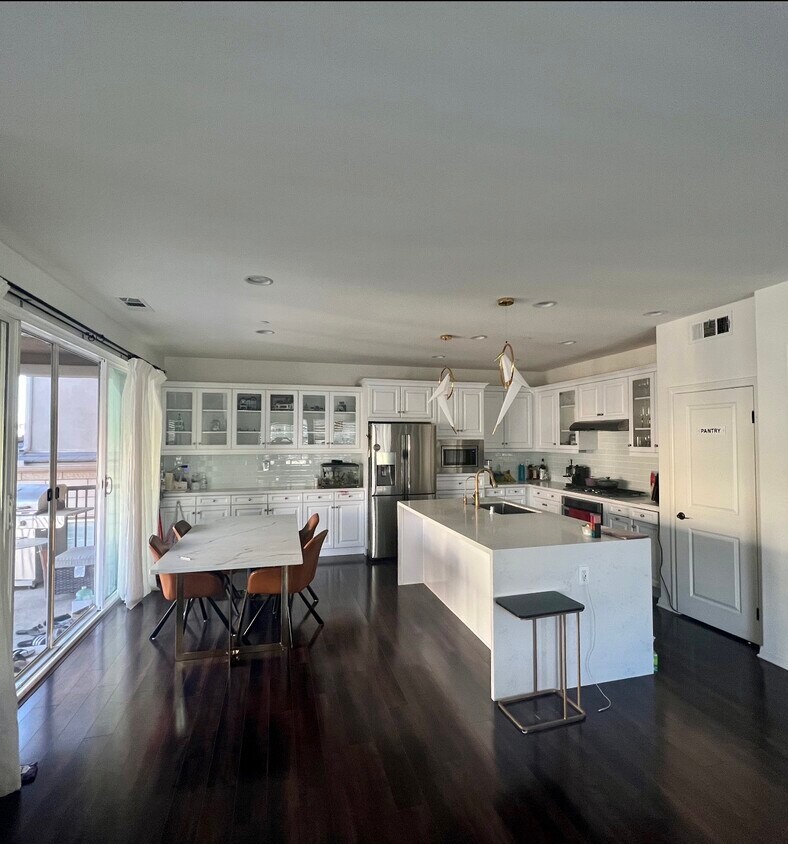 Foto del edificio - 1133 Spencer Ln