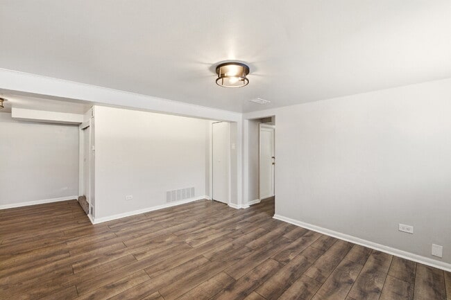 Building Photo - Renovated studio with garage + utilities included! Modern kitchen with island, updated bath, on-s...