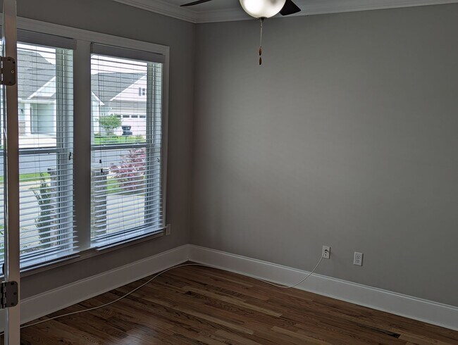 Foto del edificio - Beautiful 4 Bedroom, 3.5 Bath + Office Single Family Home Located in Ox Bottom Crest For Lease