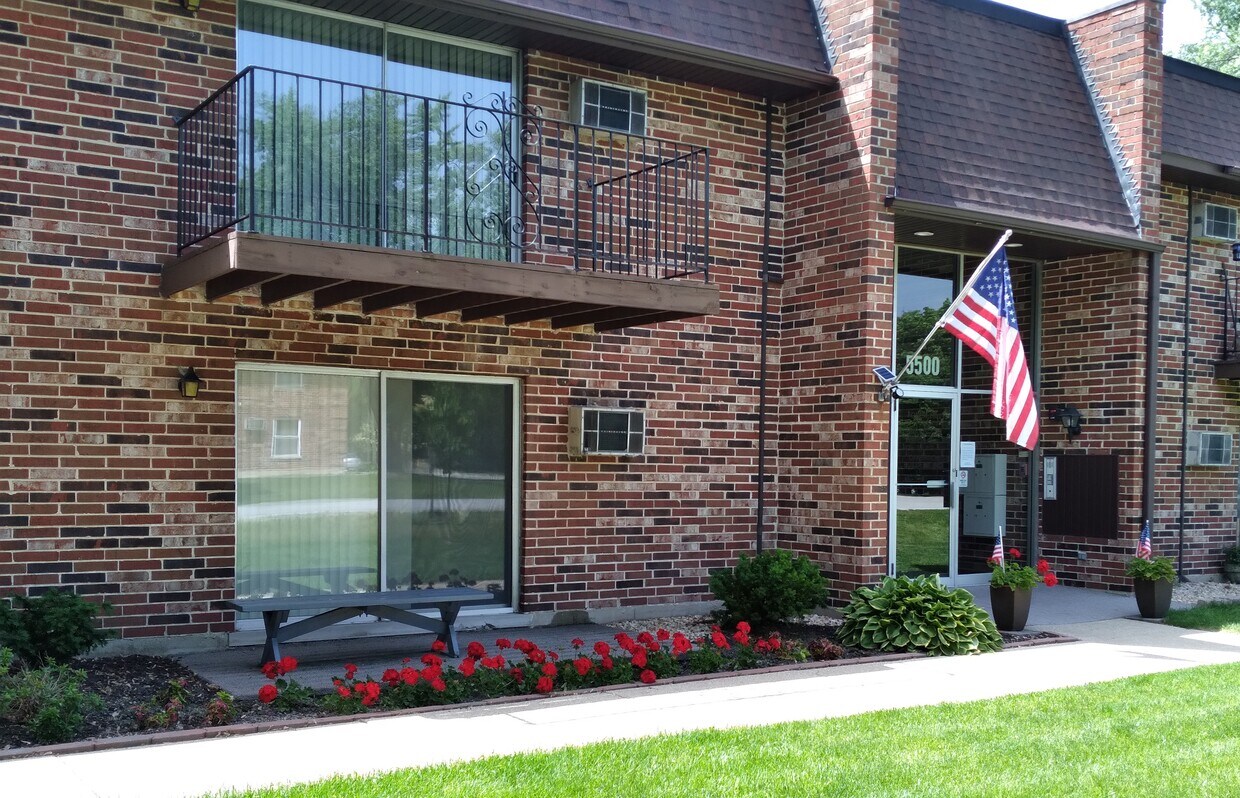 Forest Hill Apartments Apartments in Clarendon Hills, IL