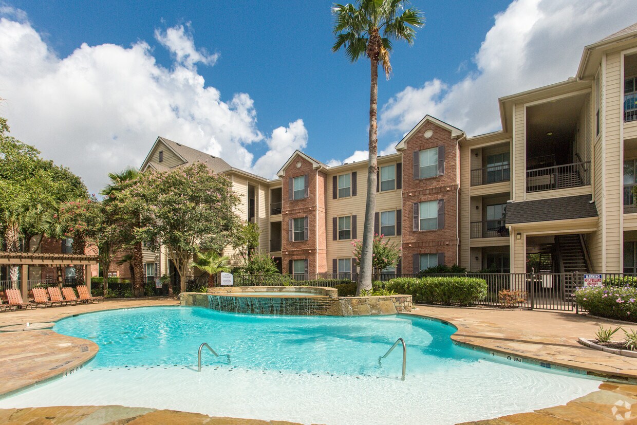 COMPASS AT WINDMILL LAKES 9757 Windwater Dr Houston, TX Apartments