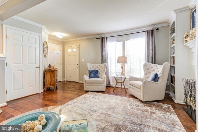 Foto del edificio - 9073 Falcon Glen Ct