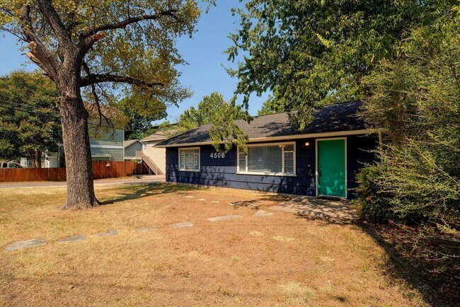 Foto del edificio - 4506 Caswell Ave