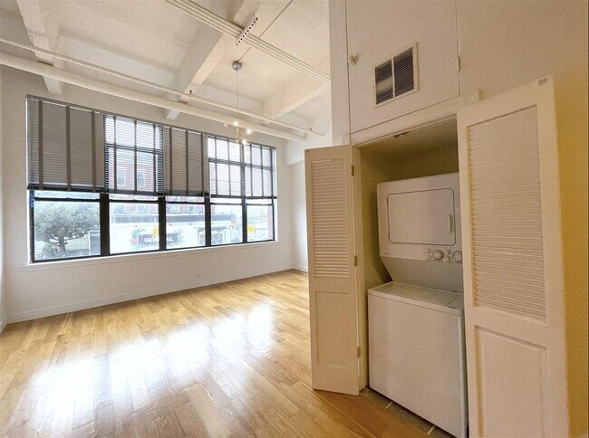 Foto del edificio - 300 Communipaw Ave