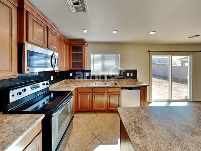 Building Photo - 1811 W Desert Canyon Dr