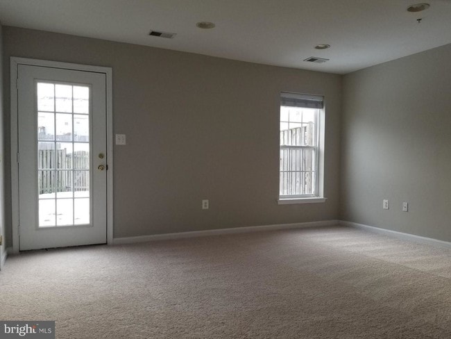 Building Photo - 46015 Gooseneck Dr