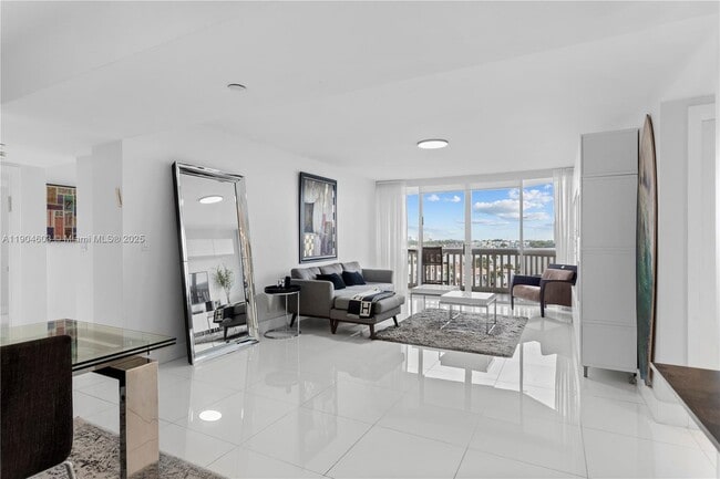 Foto del edificio - 1000 W Island Blvd