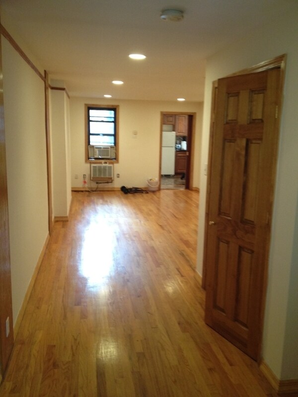Foto del edificio - 126 E 7th St