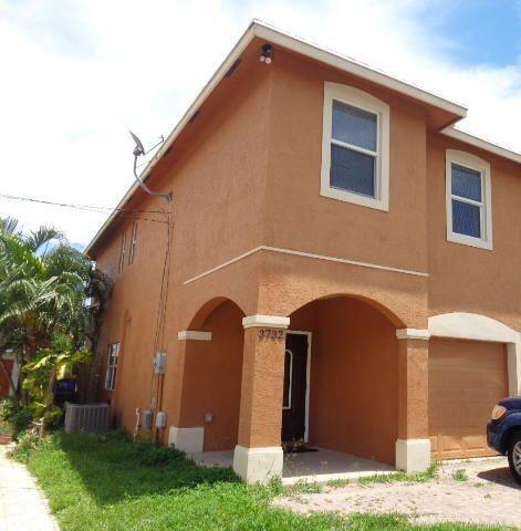 Foto del edificio - 3732 Russell Ave