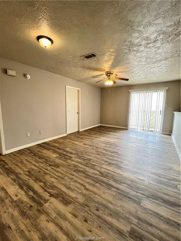 Building Photo - 906 Spring Loop
