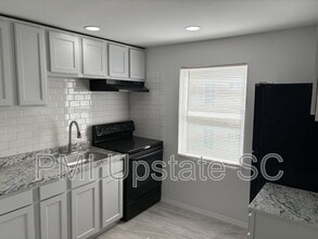 Building Photo - 201 Chandler Dr