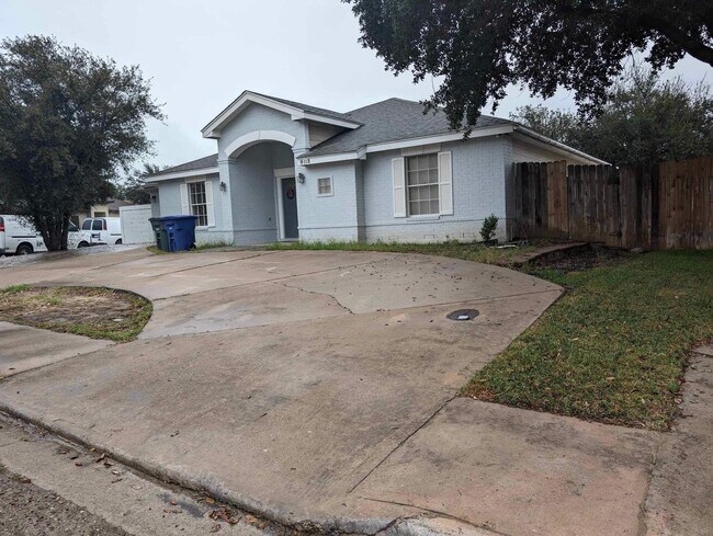 Building Photo - 9113 Snow Falls Dr