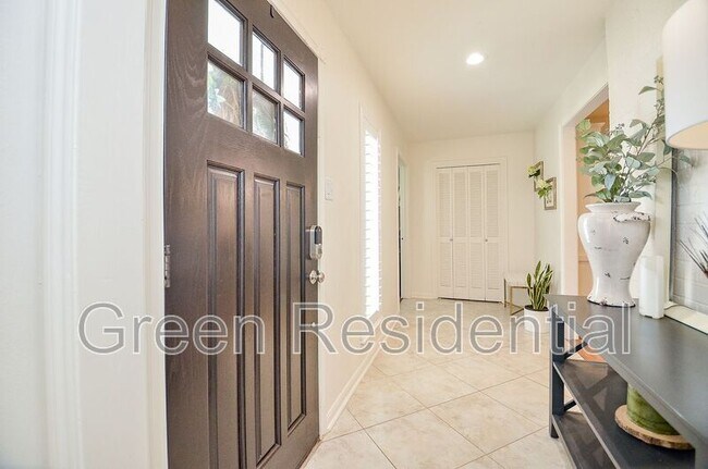 Foto del edificio - 7614 Windswept Ln