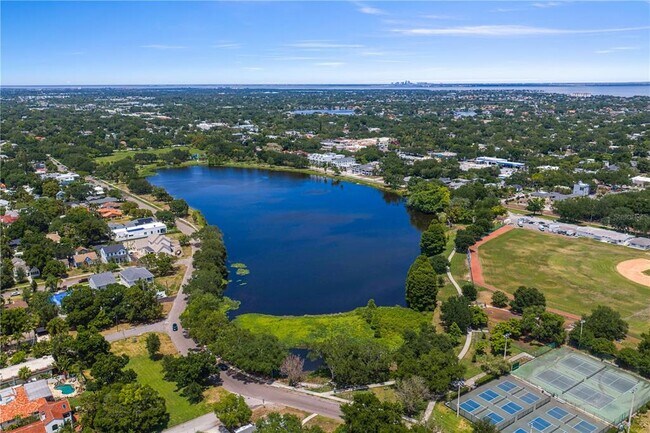 Foto del edificio - 1175 Highland Ct N