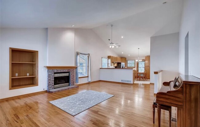Building Photo - 2534 E 125th Way