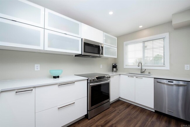 Building Photo - Turn-key 2 Bed 2 Bath retreat in Oceana 55...