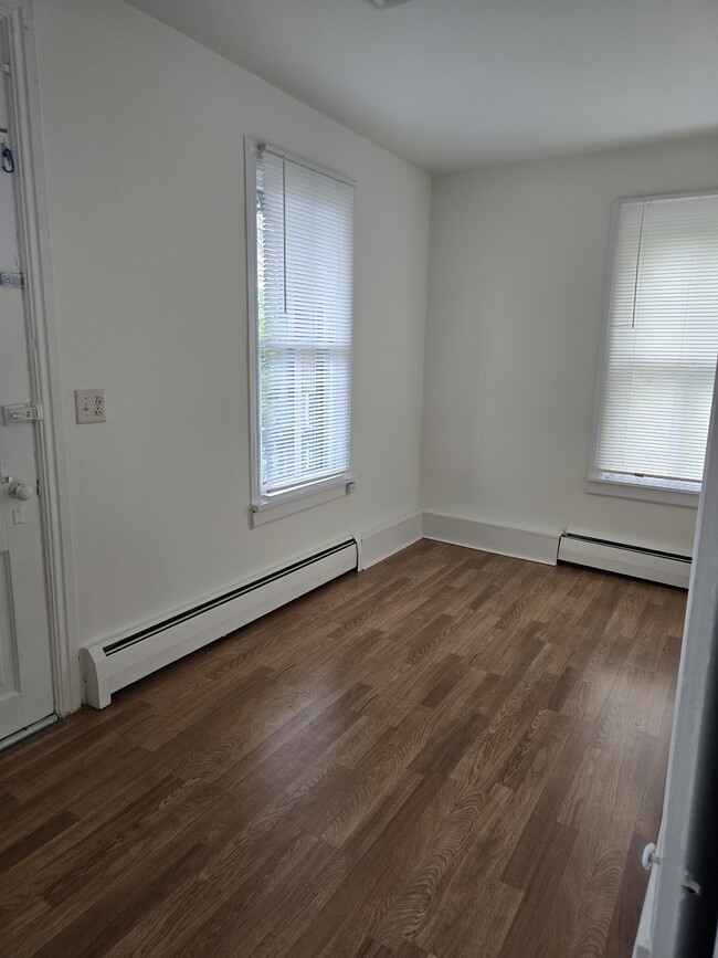 Foto del edificio - 128 N Chestnut St