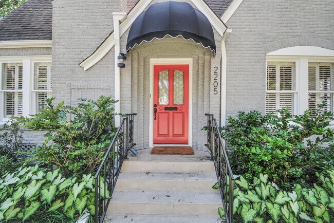 Foto del edificio - 2205 North Blvd