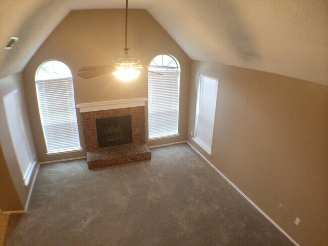 Foto del edificio - Elegant 4-2.5 featuring amazing upgrades!
