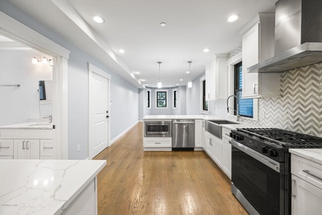 Building Photo - 229 E Eagle St