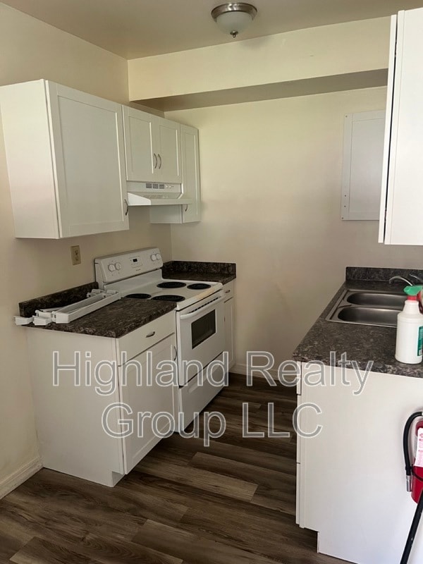 Building Photo - 147 Locust St