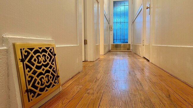 Hallway - 622 Leavenworth St