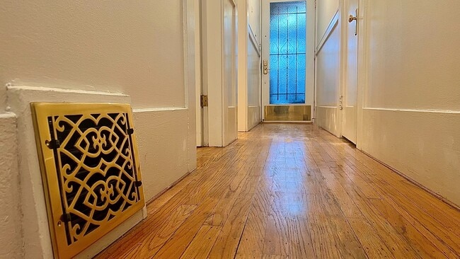 Hallway - 622 Leavenworth St