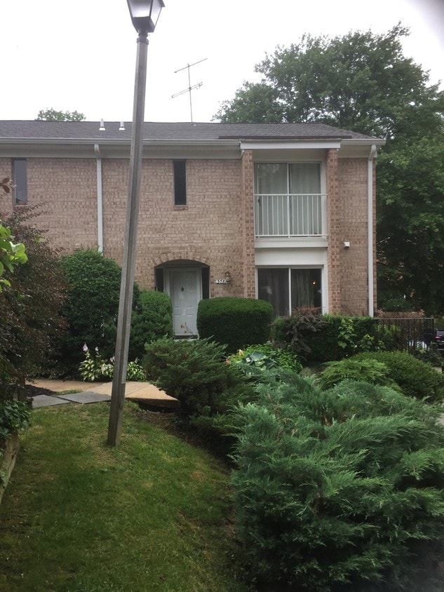 3781 Persimmon Cir, Fairfax, VA 22031 Townhouse for Rent