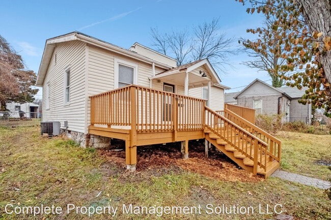 Building Photo - 3 br, 1 bath House - 2911 Brazeau Ave