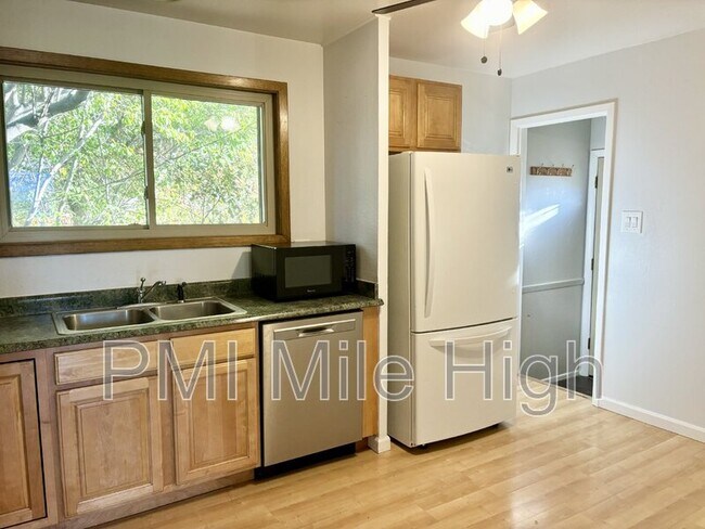Building Photo - 2181 Phillips Dr