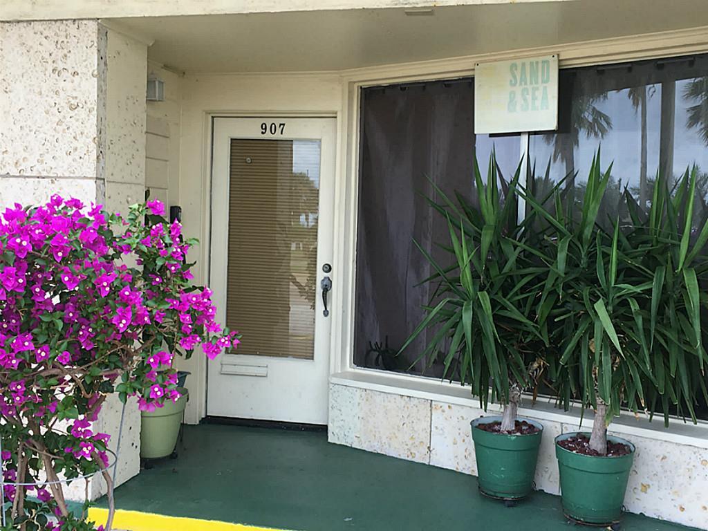 Foto principal - 909 University Blvd