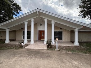 Building Photo - 15 Harvey Dr W