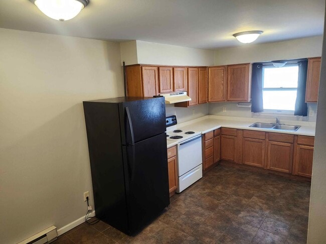 Building Photo - 3204-3206 Runway Ave