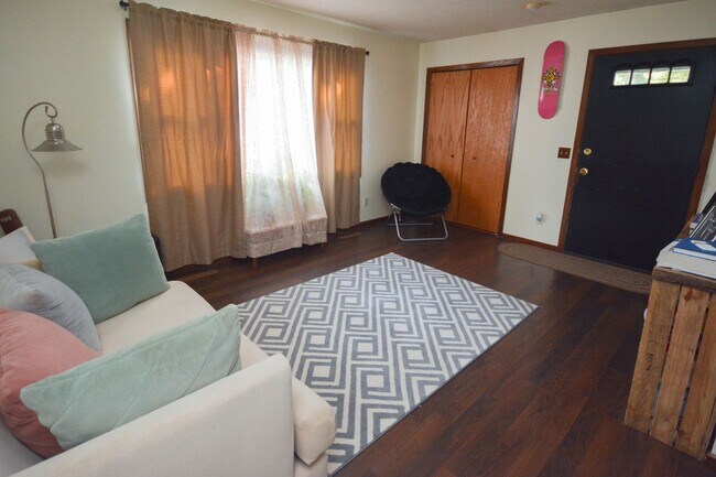 Foto del edificio - Ranch-style floorplan near walking trails!