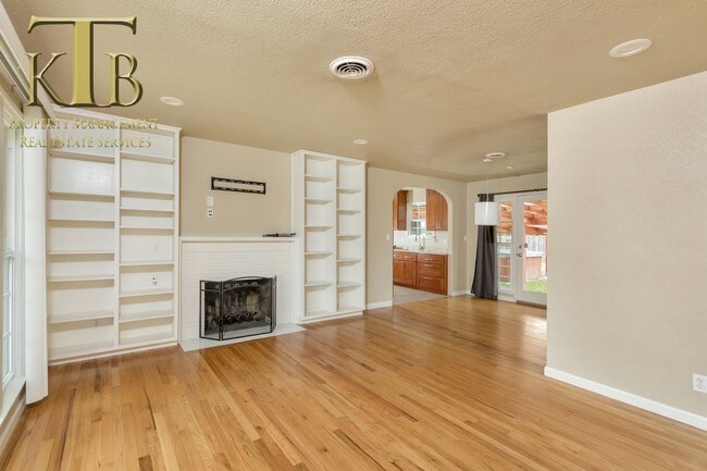 Building Photo - 2431 Catalina Dr