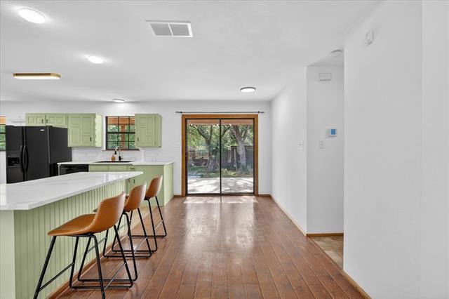 Building Photo - 9400 Live Oak Ln