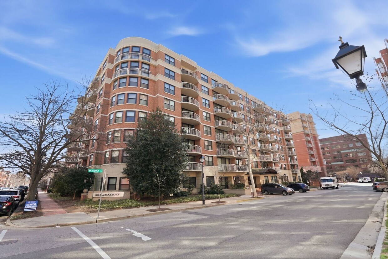 Updated 2BR Condo in Old Town Alexandria - 2 blocks to Metro - Updated 2BR Condo in Old Town Alexandria - 2 blocks to Metro