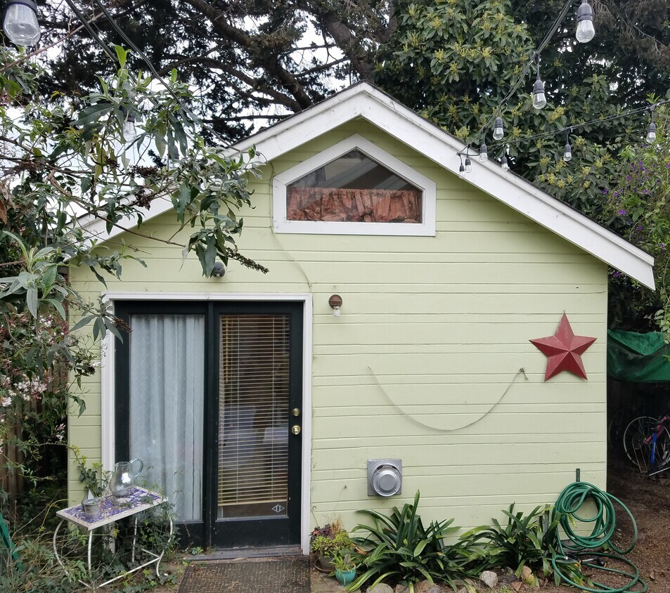 Primary Photo - 1126 Cornell Ave