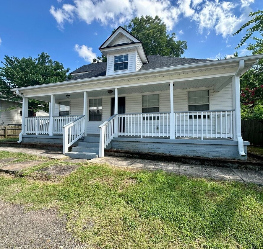 Primary Photo - Welcome to this stunning 4-bedroom, 2-bath...