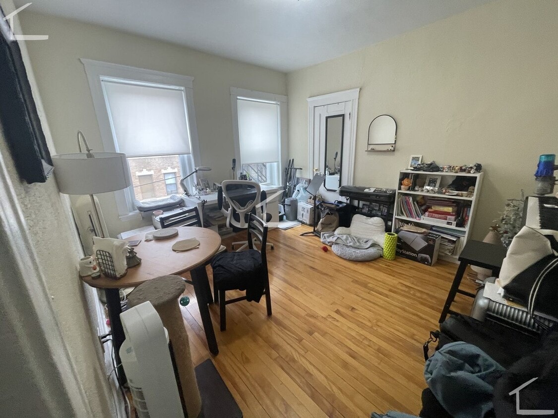 Photo - 165 Kelton St