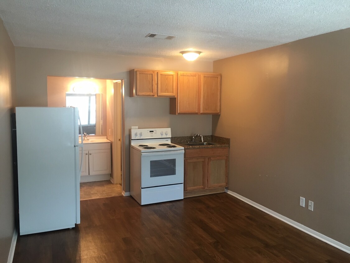 Primary Photo - 139 39th St E