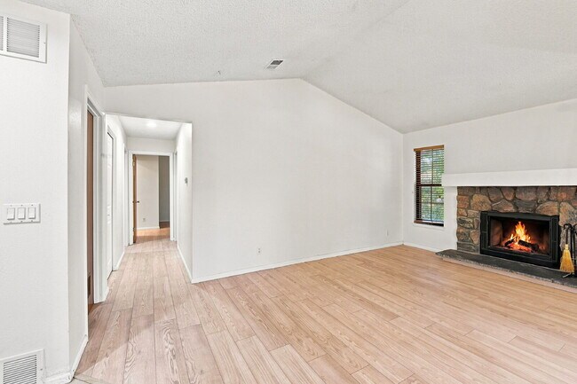 Foto del edificio - $1,595.95 2 bed, 2 bath located in Lakewood with a washer and dryer