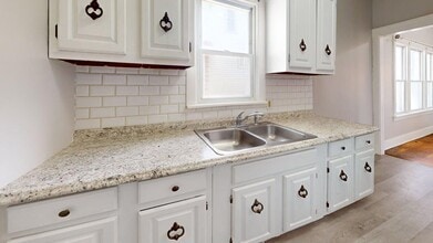 Building Photo - 236 Watson St