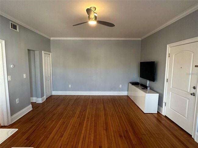 Building Photo - 2117 W Dekle Ave