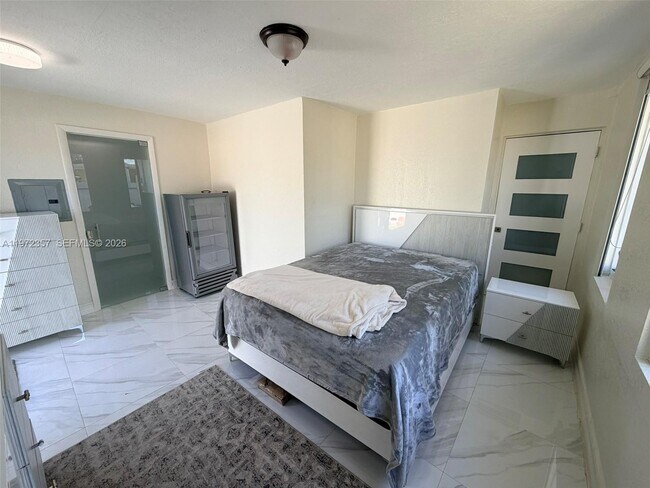 Foto del edificio - 5801 NW 113th Terrace