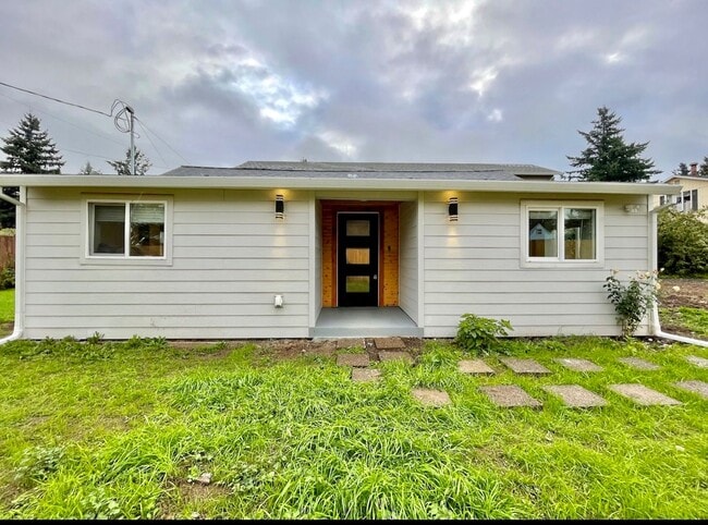 Foto del edificio - Stunning Mid Century Modern Cottage In Mill Park Neighborhood~  Large Yard w/ Privacy Fence~ Wash...