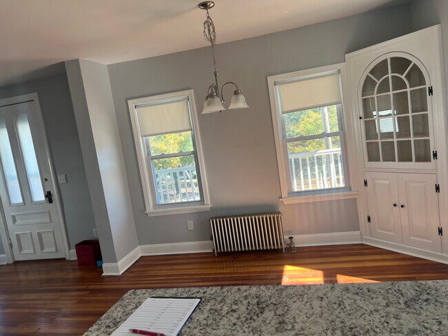 Building Photo - 42 London St