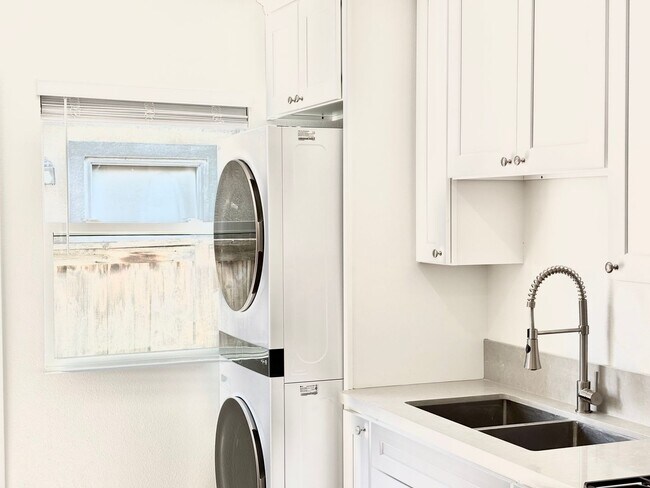 Foto del edificio - 351H2 - Oxnard | 2 Bed 1 Bath | Newly Reno...
