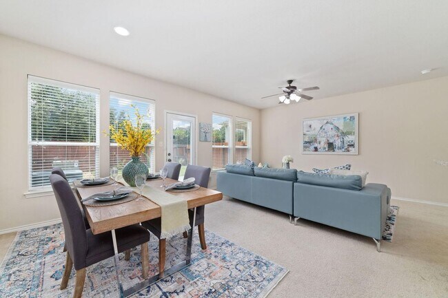 Foto del edificio - 14923 Tuttle Point Dr